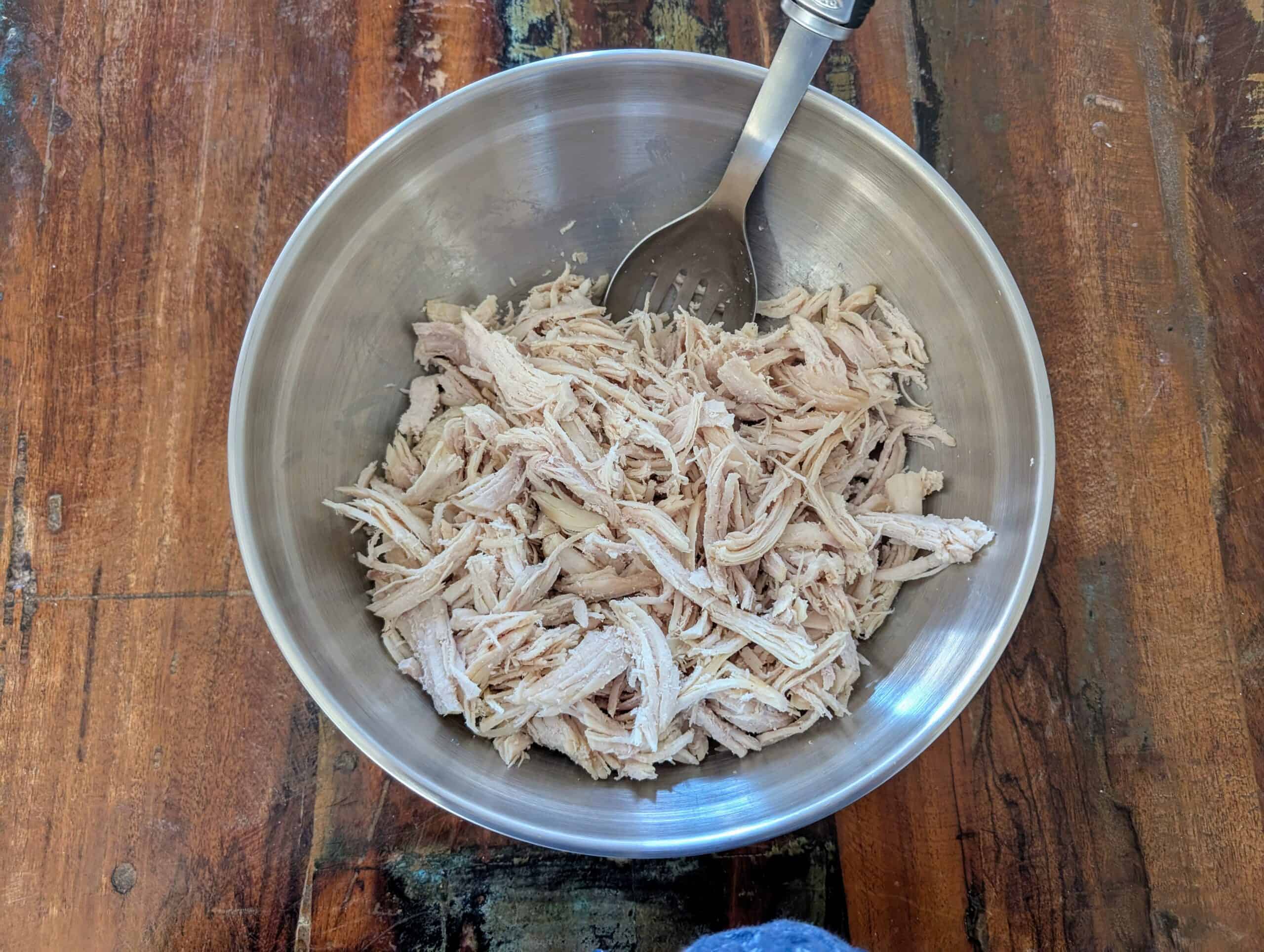 Shredded chicken salad with salt 